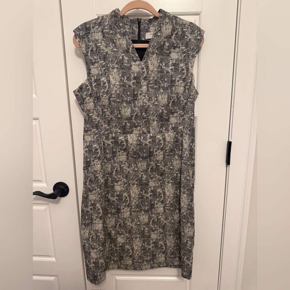 MM Lafleur Textured Cap-Sleeve Shift Dress in Gray and Cream